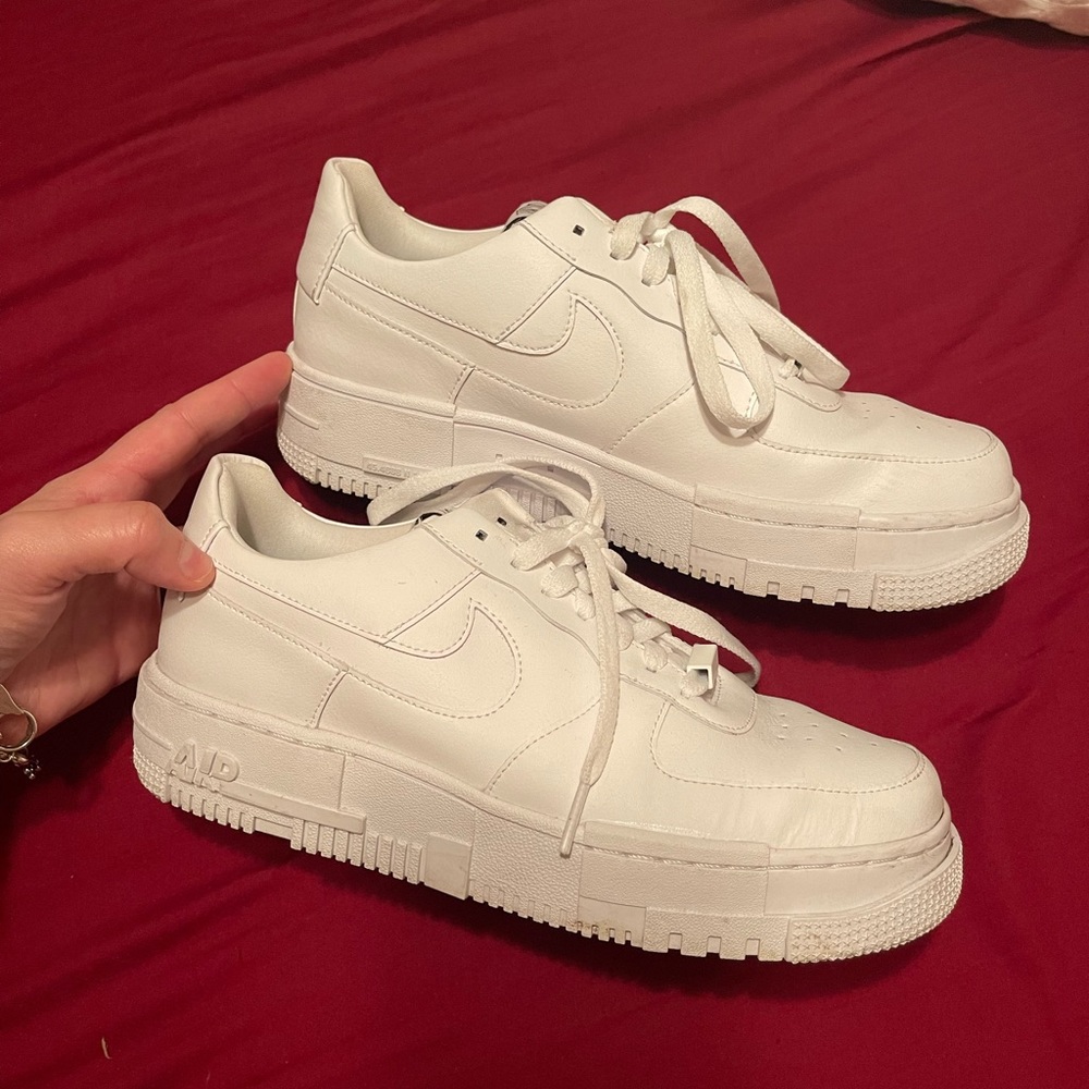 Nike Air Force 1 Pixel